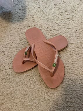 Havaianas Women's Slim Flip Flops in Dusty Rose
